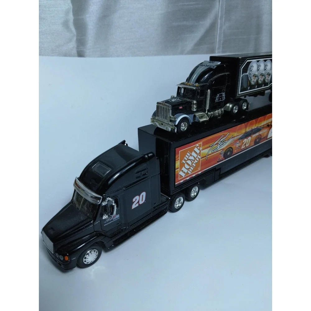 Scale Die Cast Limited Edition Set Of 2‎ Tractors TrailersJoe Gibbs Racing & NFL